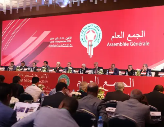 جامعة الكرة تصادق على تعديلات جديدة بخصوص الإنذارات وعقوبات الجماهير والفرق