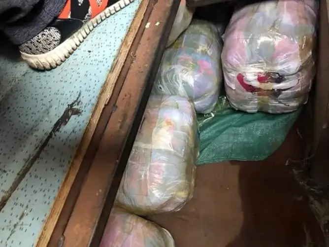 توقيف شاحنة بمدخل أكادير وعلى متنها أطنان من الملابس المهربة الرخيصة