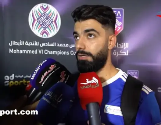 لاعب هلال القدس وجمهور الرجاء (فيديو)