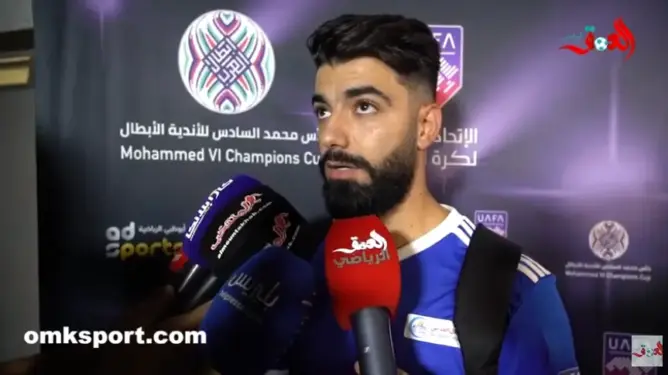 لاعب هلال القدس وجمهور الرجاء (فيديو)