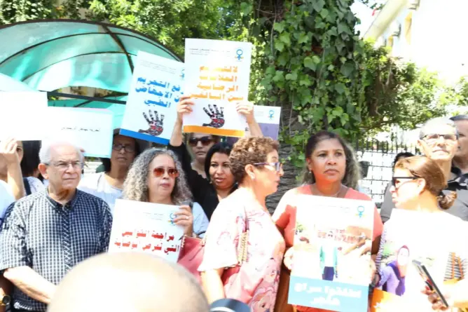 هيئات تطالب بالإفراج عن الريسوني في أولى جلسات محاكمتها (فيديو)