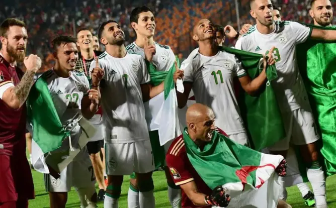 الإعلام الجزائري يتهم المغرب بالعمل على إقصاء منتخب “الخضر” من كأس العالم