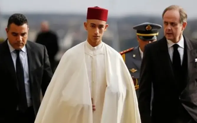 بعد تشييع جثمان شيراك.. الأمير مولاي الحسن يحضر مأدبة غذاء لماكرون