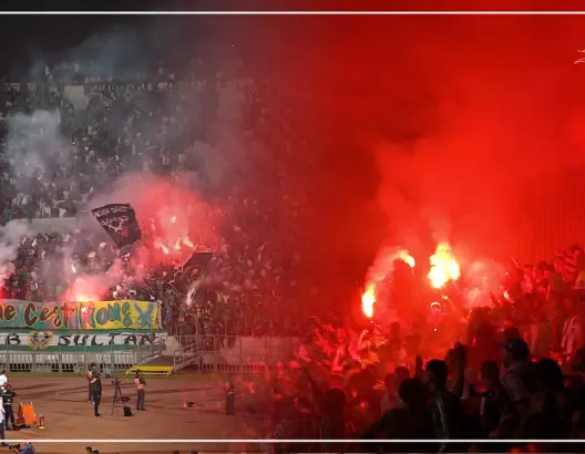 جماهير الرجاء الرياضي تشعل مدرجات “دونور” (فيديو)
