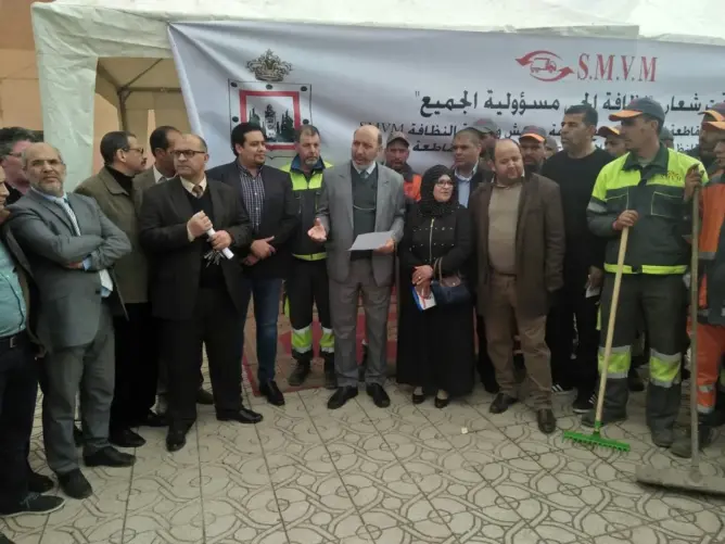 بلقايد مع عمال النظافة