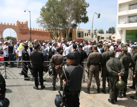 الـCDT تشجب “تعنيف” الأساتذة المتعاقدين وتدعو إلى إدماجهم في أسلاك الوظيفة العمومية