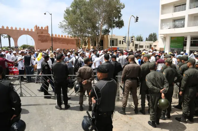 الـCDT تشجب “تعنيف” الأساتذة المتعاقدين وتدعو إلى إدماجهم في أسلاك الوظيفة العمومية