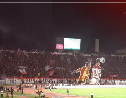 جماهير الوداد تزلزل “دونور” و تلتحف السواد ضد فساد “الكاف” (فيديو)