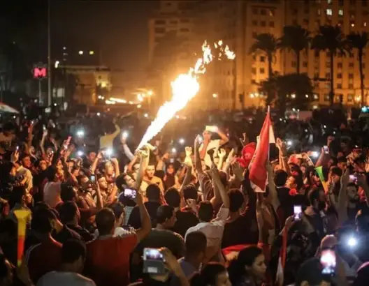 الأمن المصري يطلق القنابل الغازية ويعتقل مئات المتظاهرين ومصورين