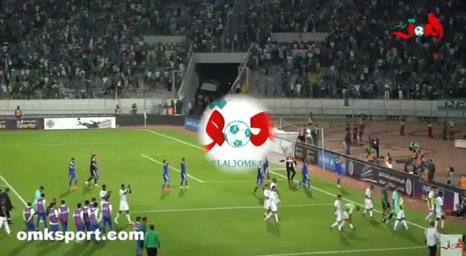 لقطة رائعة.. بين هلال القدس الفلسطيني وجماهير الرجاء (فيديو)