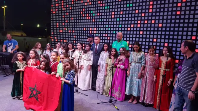 الجالية المغربية تشد الأنظار ببطولة العالم لألعاب القوى بالدوحة (صور)
