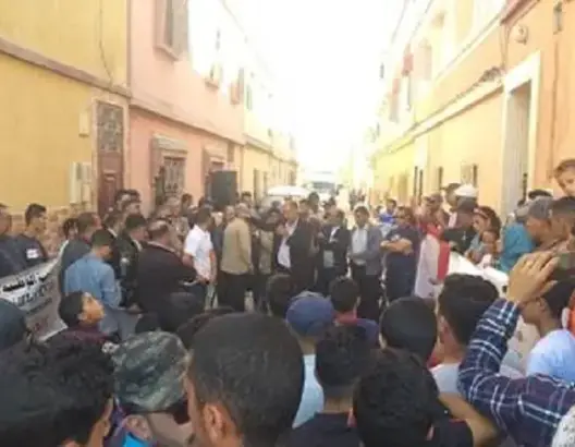 حقوقيون يحتجون أمام مقر دائرة أمنية باليوسفية