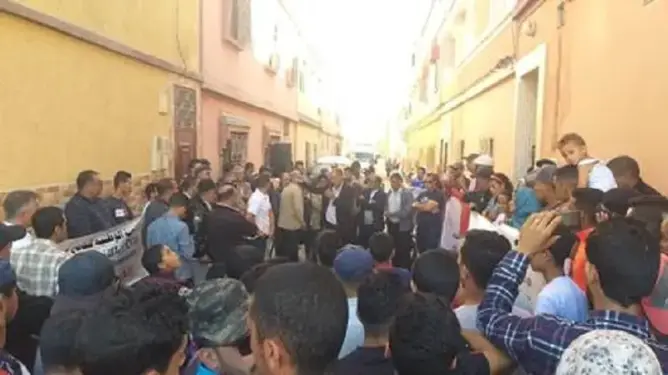 حقوقيون يحتجون أمام مقر دائرة أمنية باليوسفية