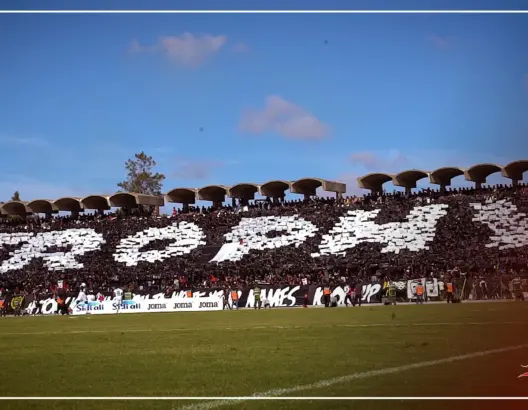 شاهد تيفو جماهير الجيش الملكي بالملعب البلدي لمدينة القنيطرة (فيديو)