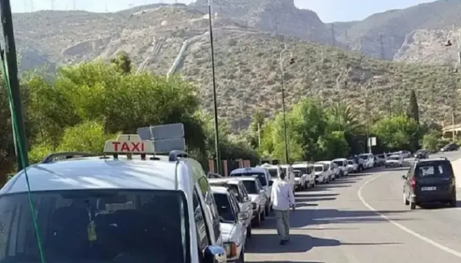 سائقو الطاكسيات يهددون بالتوقف عن العمل بسبب الخوف من “كورونا”