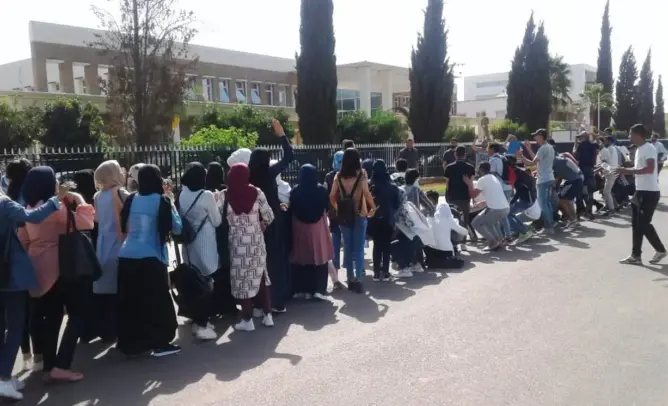 “مشاكل بيداغوجية” تدفع طلبة جامعة سطات إلى الاحتجاج (صور)