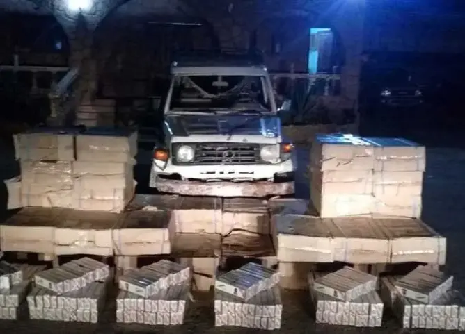 الدرك الحربي بكلميم يحجز سيارة بترقيم إماراتي محملة بممنوعات