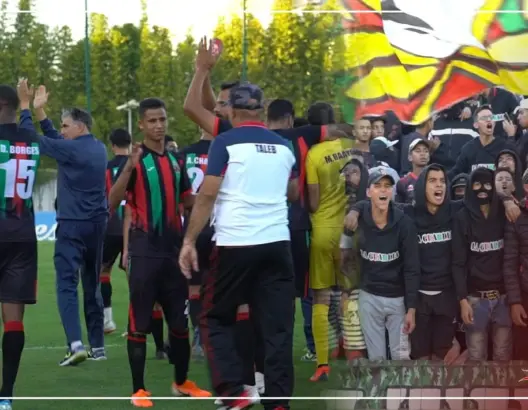 جماهير الجيش تحيي اللاعبين