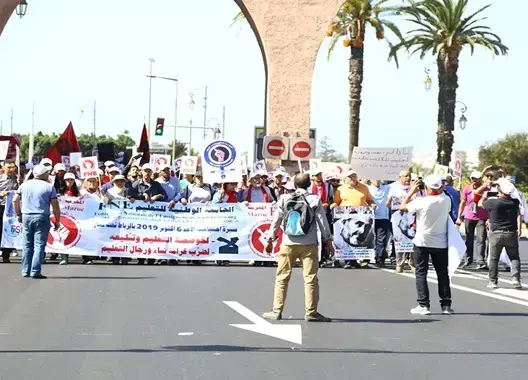 نقابة ترفض إحالة “المتعاقدين” على المجالس التأديبية وتطالب بإنصاف أسرة التعليم