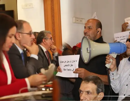 ذوو الاحتياجات الخاصة يحتجون على عمدة الرباط