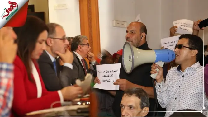 ذوو الاحتياجات الخاصة يحتجون على عمدة الرباط