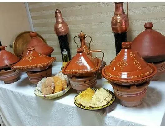 صاحب مقهى بفرنسا يعثر على مخدرات في “طواجن” مغربية