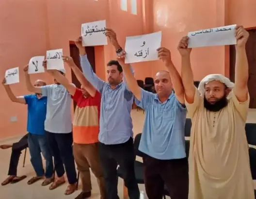 تجار يفتتحون دورة مجلس طانطان بالإحتجاج