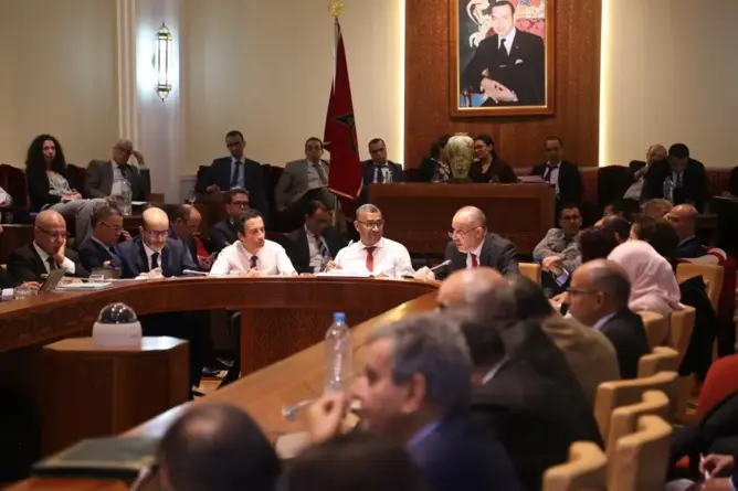 البيجيدي يهاجم بنك المغرب ونادي القضاة ويشيد بالعفو عن هاجر