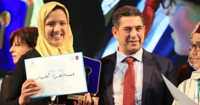 تلميذة مغربية تتأهل للمراحل النهائية من برنامج “تحدي القراءة العربي”