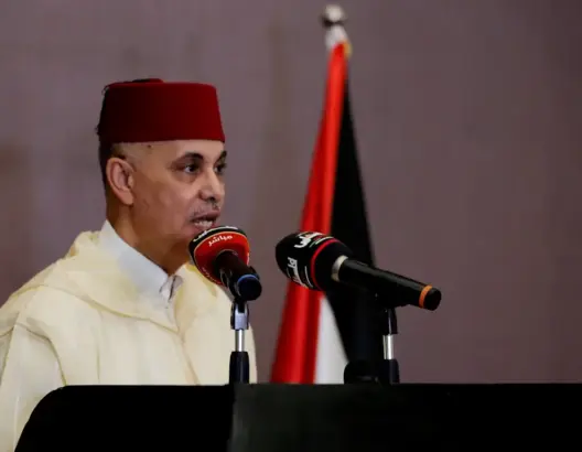 سفير المغرب بفلسطين لمواطن مغربي: لن تأخذ جوازات سفر بناتك إلا بتقبيل يدي