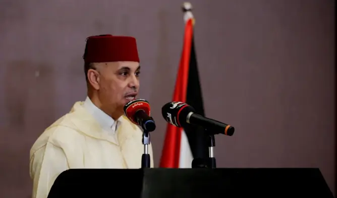 سفير المغرب بفلسطين لمواطن مغربي: لن تأخذ جوازات سفر بناتك إلا بتقبيل يدي