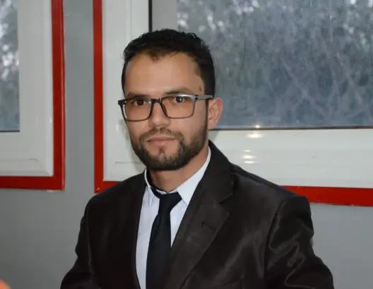 زعيم يسألكم التفويض فهل من مجيب