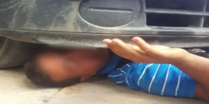 بائع يرتمي تحت عجلات سيارة رجل سلطة بزاكورة