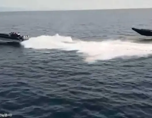 قارب مغربي لتهريب المخدرات “ينقذ”  شرطيين إسبانيين من الغرق