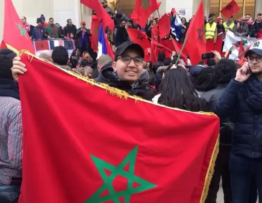 مغاربة أوربا يقررون الاحتجاج لـ5 ساعات بباريس لرد الاعتبار للعلم الوطني