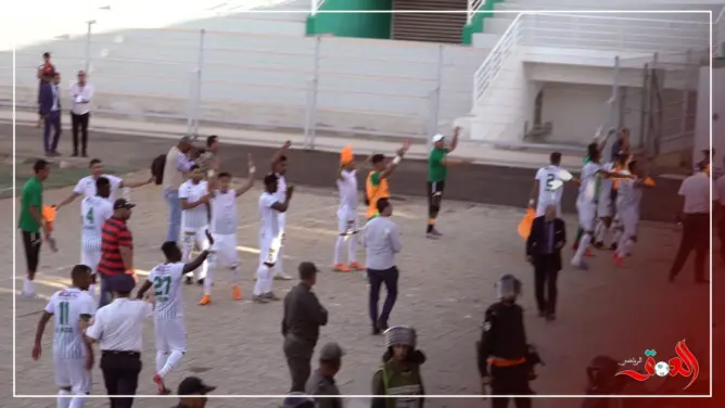احتفالية رهيبة لجماهير الدفاع الجديدي مع اللاعبين (فيديو)