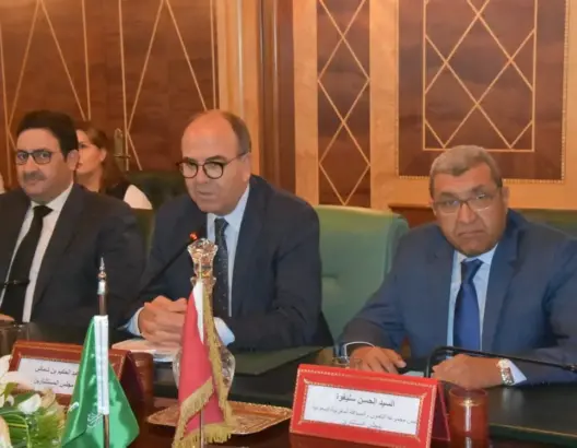 بن شماش يتباحث مع وفد سعودي يقوده أبوثنين (صور)