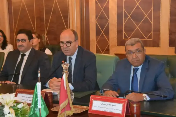 بن شماش يتباحث مع وفد سعودي يقوده أبوثنين (صور)