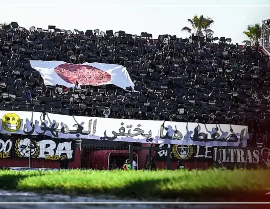 جماهير الجيش الملكي تحتج على إدارة الفتح الرباطي بهذه الطريقة (فيديو)