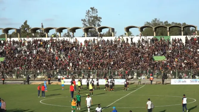 جمهور الجيش يحيي اللاعبين عقب الخروج من كأس العرش (فيديو)