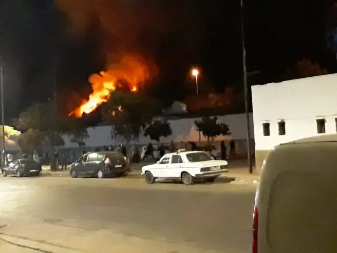 حريق مهول يأتي على 12 حافلة تابعة لـ”نقل المدينة” بالبيضاء