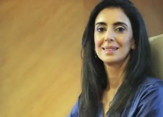 نادية فتاح تخبر مسؤولا فرنسيا بإجراءات تخفيف السفر نحو المغرب أياما قبل إعلانه من السلطات