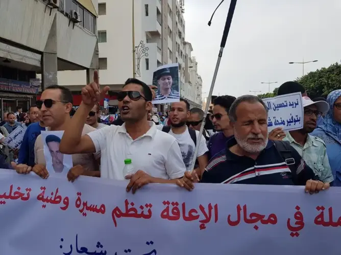 تقرير برلماني ينتقد ضعف توظيف ذوي الإعاقة ويدعو لإصلاح المباريات الخاصة