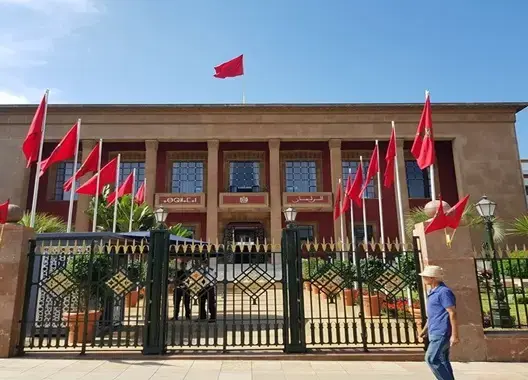 اجتماعات مكثفة بالبرلمان لتمرير قانونين إطار للإصلاح الجبائي والمؤسسات العمومية