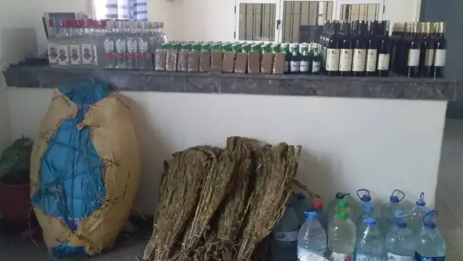 حجز خمور مهربة ومخدرات داخل منزل بوالماس (صور)