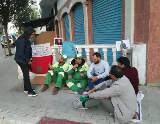 عاملا نظافة بمرتيل يضربان عن الطعام.. والـAMDH تحمل المسؤولية للسلطات (صور)