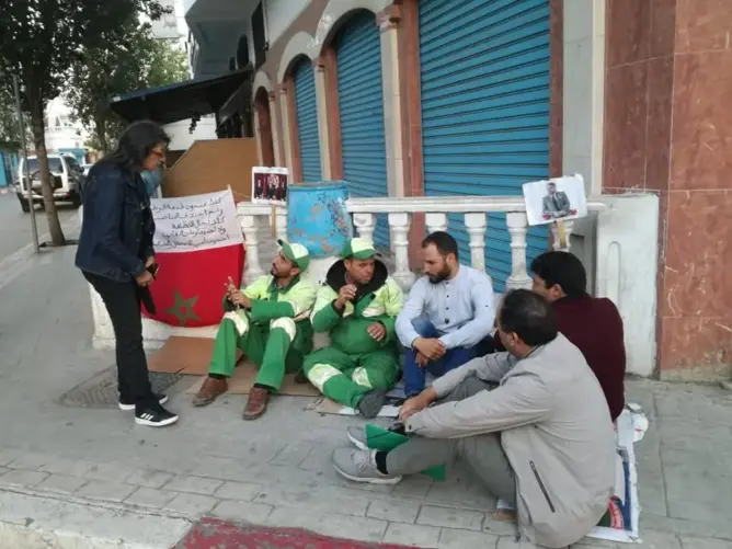 عاملا نظافة بمرتيل يضربان عن الطعام.. والـAMDH تحمل المسؤولية للسلطات (صور)