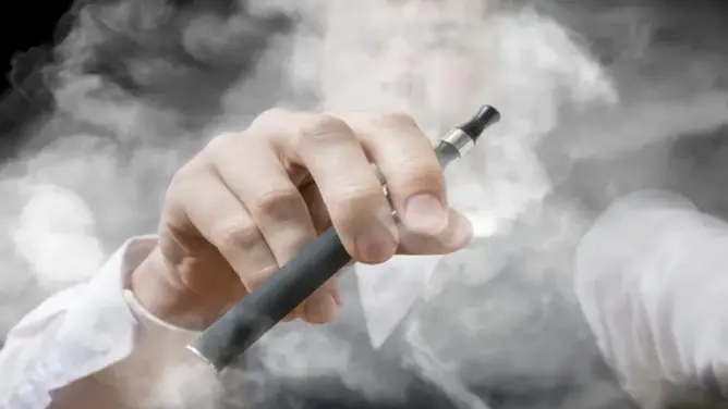الصحة العالمية تحذر من انتشار السجائر الإلكترونية رغم تراجع استهلاك التبغ