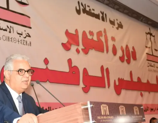 زعيم الاستقلاليين يقترح آلية لضمان مشاركة مغاربة العالم بالانتخابات