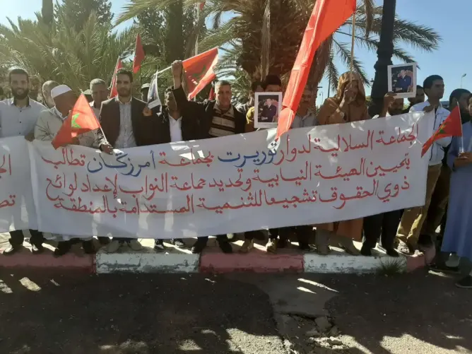 سلاليو “توريرت إيمني” يحتجون أمام عمالة ورزازات (صور)